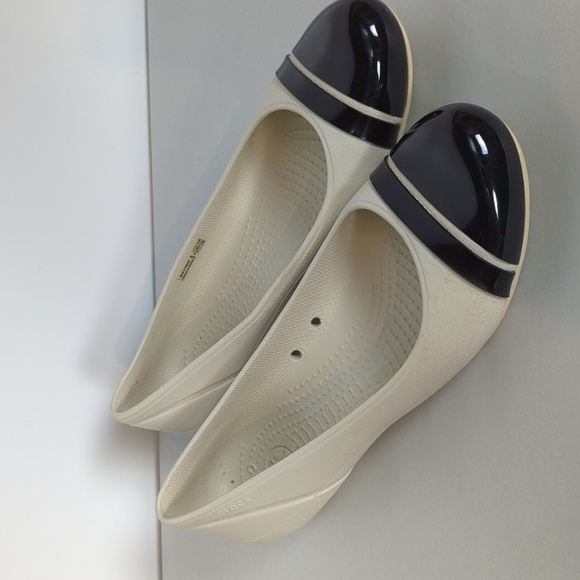 Crocs Cap Toe Flats - Picture 1 of 12